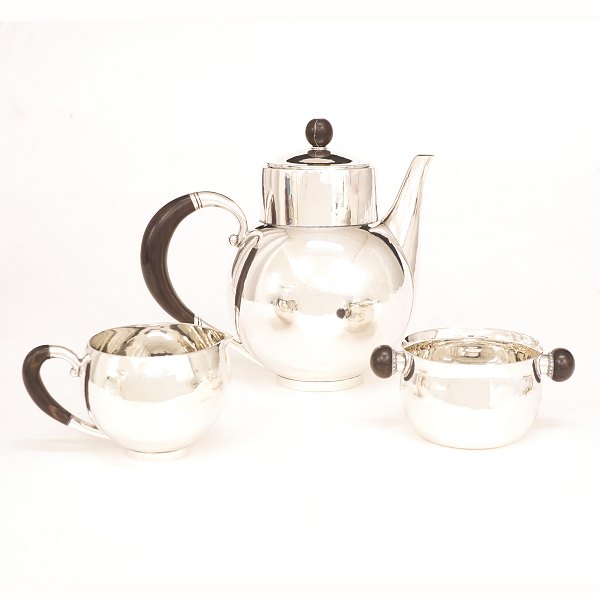 Georg Jensen coffee service, sterlingsilver. Design #533 & #80B. All parts from 
circa 1940-45. H pot: 17cm. W pot: 533gr