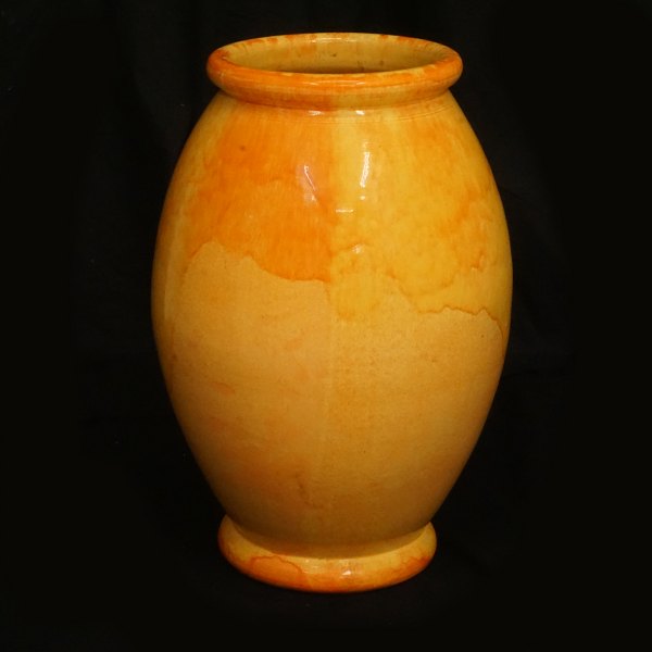 Svend Hammershøi für Werkstatt Kählers. Grosse Vase Uranglasur. Signiert. H: 
56cm