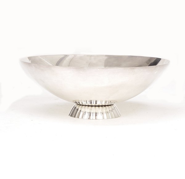 Siegvard Bernadotte für Georg Jensen: Schale aus Sterlingsilber. #823. H: 6cm. 
D: 16,5cm. G: 259gr