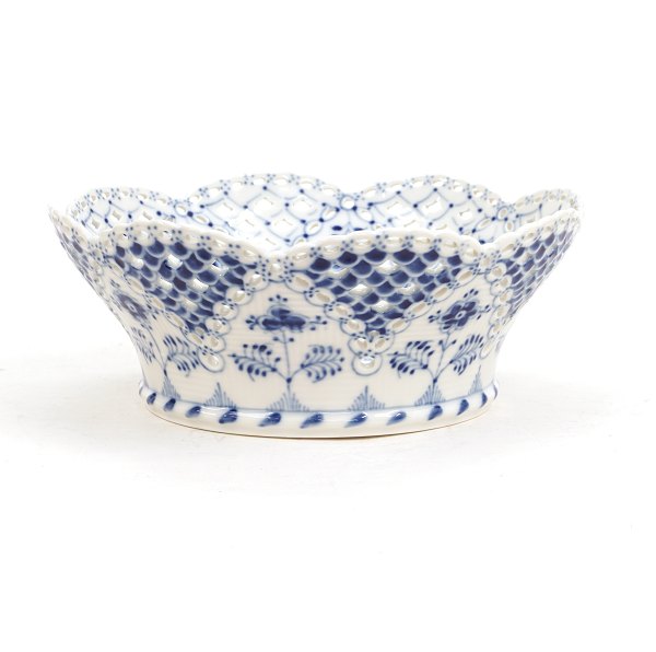 Royal Copenhagen: A blue fluted half lace bowl. #051. H: 9cm. D: 23,5cm