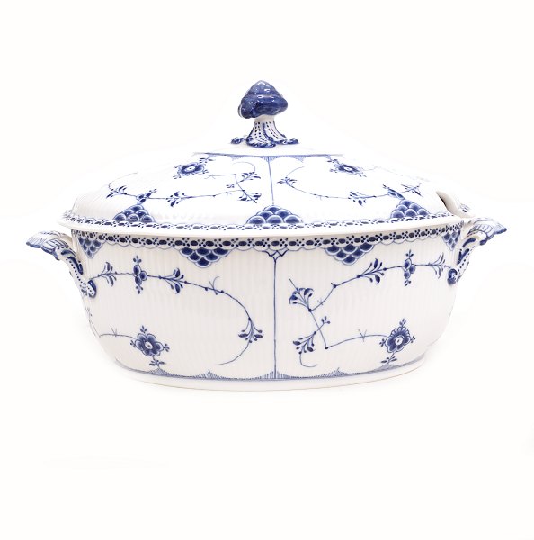 Royal Copenhagen: A large blue fluted half lace tureen. #1/702. L: 37cm