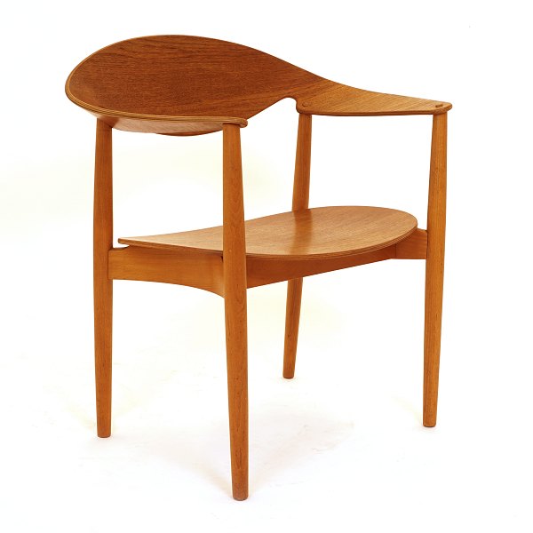 Ejnar Larsen & Aksel Bender Madsen, Denmark: A "Metropolitan Chair", teak.
Designed 1959