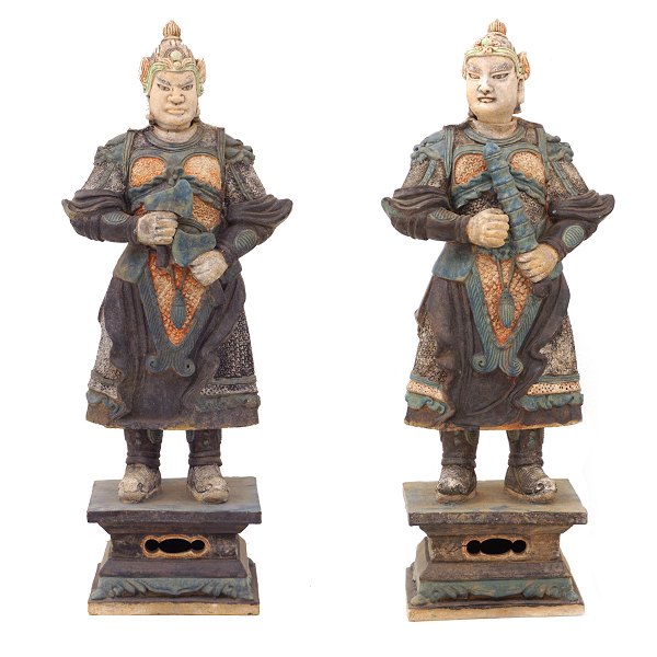 Ein paar sehr grosse Ming-Kriegerfiguren. China um 1500. H: 83cm