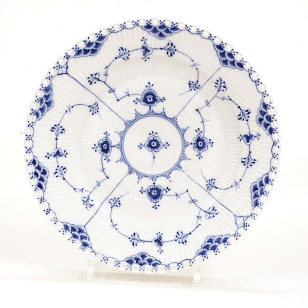 Royal Copenhagen: A set of 6 blue fluted full lace dishes 1078. D: 25cm