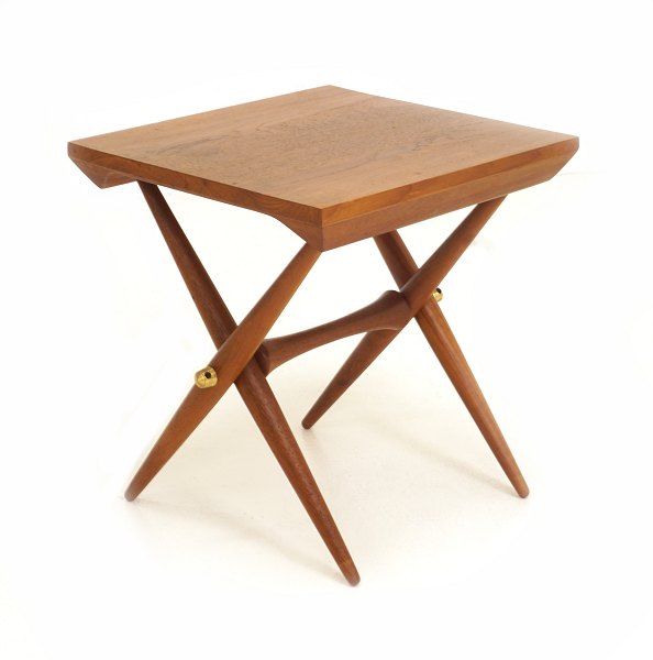 Jens Harald Quistgaard: A small teak table. Signed. H: 44cm. Plate: 38x41cm