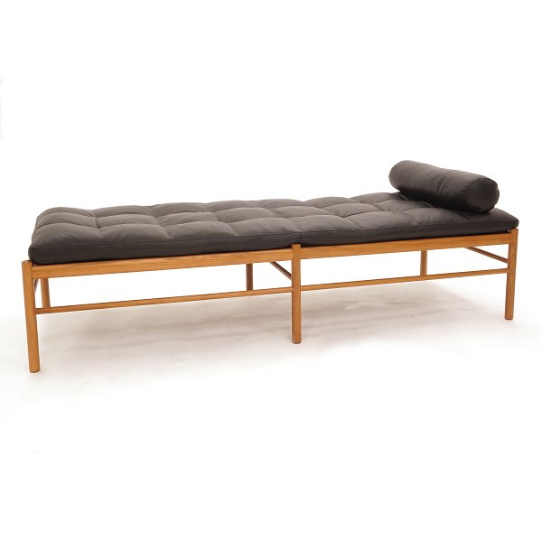 An Ole Wanscher OW 150 daybed. Teak with leather. L: 180cm