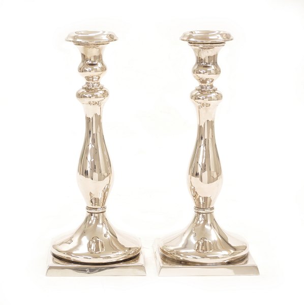 A pair of mid 19th century silver candlesticks. Circa 1840. H: 30cm