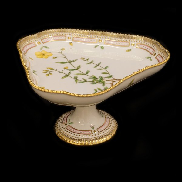 A Royal Copenhagen Flora Danica pedistal bowl. #20/3511. H: 12,8cm