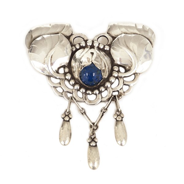 A large Evald Nielsen brooch. Size: 7,5x8,8cm