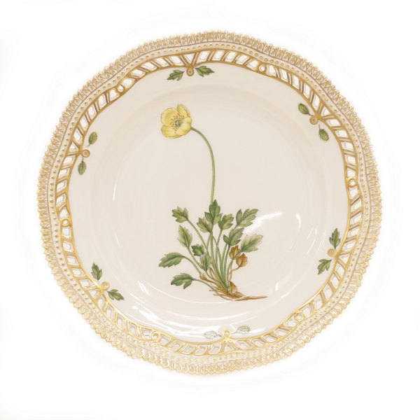 Flora Danica plate by Royal Copenhagen. #3554. D: 22,5cm