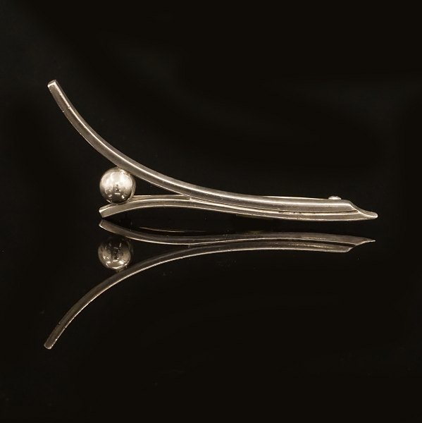 Hans Hansen Sterlingsilver brooch. L: 8,6cm