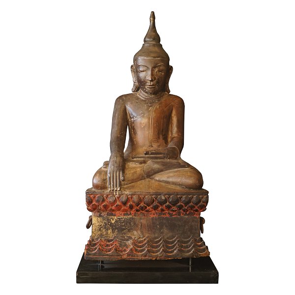 Grosse Buddha Figur aus Holz. Burma 18. Jahhrhundert. Guter Erhaltungszustand. 
H: 117cm. B: 58cm. T: 46cm