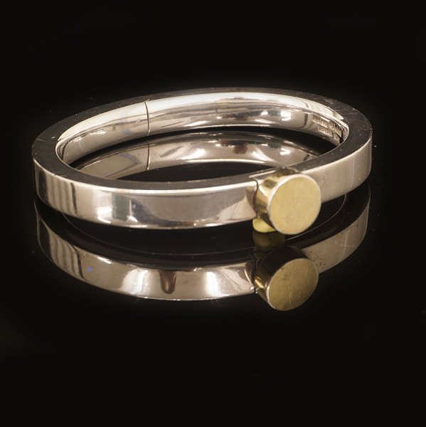 Sterlingsilver bangle by Andreas Mikkelsen, Denmark. Size inside: 4,7x5,9cm. W: 
88gr. W: 8mm