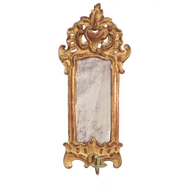 Forgyldt slesvig-holstensk rokoko spejl med lampet. Danmark ca. år 1760. H: 
52x23cm