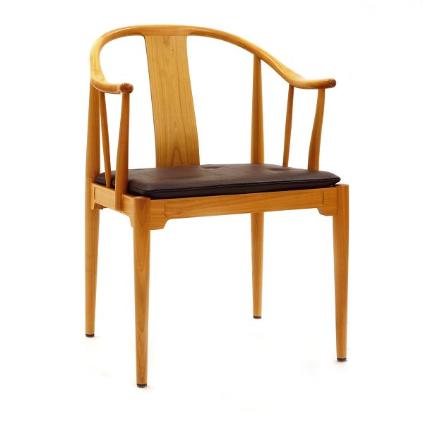 Hans Wegner, Chinastuhl aus hellem Kirschholz. Hergestellt von Fritz Hansen 
2005. Guter Zustand