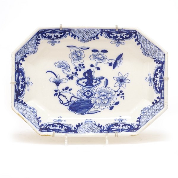 Large faience plate. St. Kongensgade, Copenhagen, circa 1740. L: 39cm