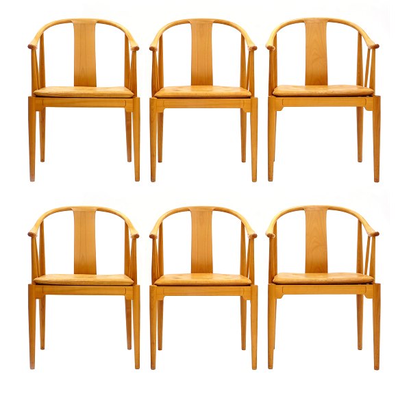 Set of 6 China Chairs by Hans J. Wegner. Light cherry wood with leather seat