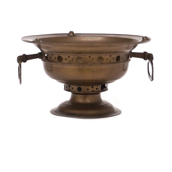 Southgerman brass glow bowl circa 1620. H: 13cm. D: 23cm