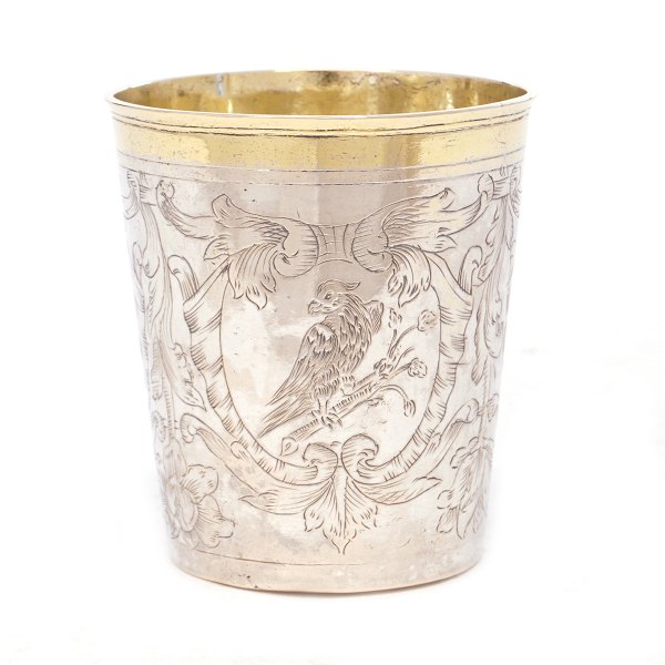 Renaissance Silber Becher mit teilweisen Vergoldungen. Gestempelt "PyS" und 
"RnB". H: 8,3cm. G: 94,4gr