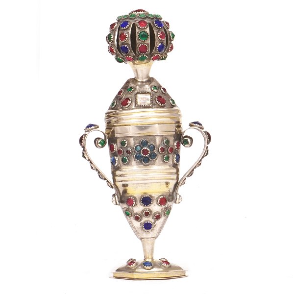 Stort hovedvandsæg såkaldt "100-stens æg" med 149 glasflusser i alt udført af 
Reimar Diedrich Dethlefsen, Sønderborg, ca. 1830. H: 15cm