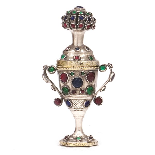 Riechdose aus Silber mit 89 Glassteinen von Jens Jensen, Sonderburg, um 1855. H: 
13,7cm