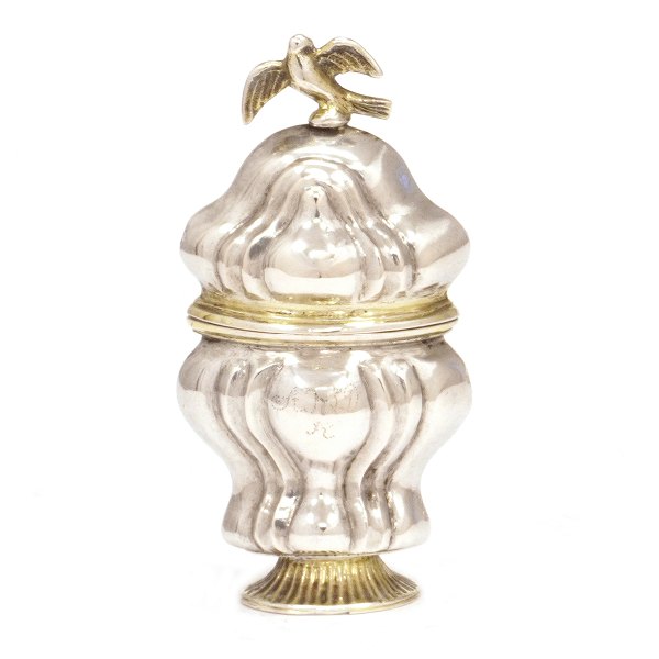Hovedvandsæg i sølv udført af Jens Jacob Pedstrup, Aaalborg, 1793-1829. H: 7,8cm