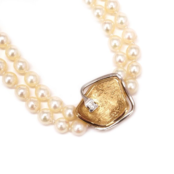 Ole Lynggard Schliesse aus 14kt Gold mit einem Brillanten von etwa 0,1ct. 
Grösse: 20x20mm