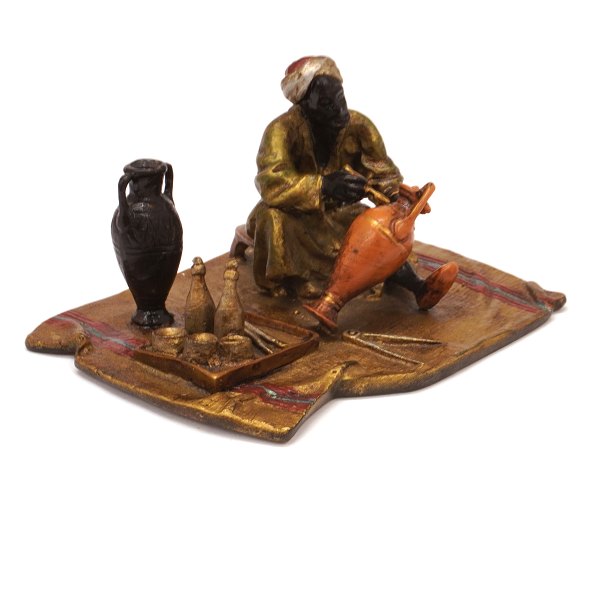 Wienerbronze, signiert Franz Bergmann. H: 5,8cm. Fuss: 7,5x9cm