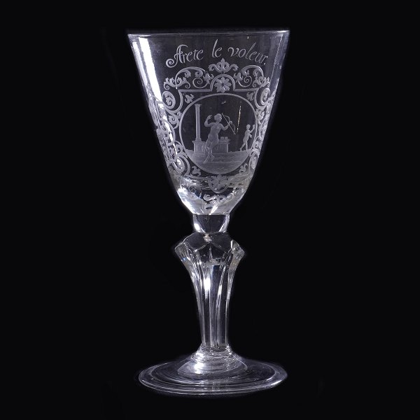 Glaspokal mit der Gravur "Arete le Voleur". Thüringen um 1750. H: 20,5cm