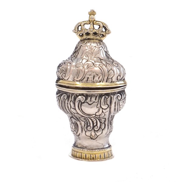 Riechdose aus Silber vom Meister C. C. Holm, Nykøbing Falster, 1815-53
H: 7,9cm