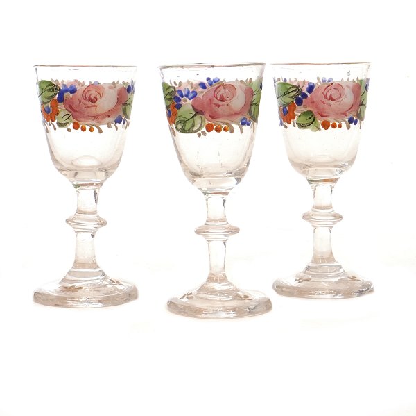 Set of three enamel decorated glasses circa 1860-80. H: 9,6cm