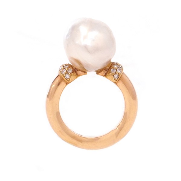 Benny Holmsted, Kopenhagen, 1989-2001, Ring aus 14kt Gold mit Perle. Ringgr. 50