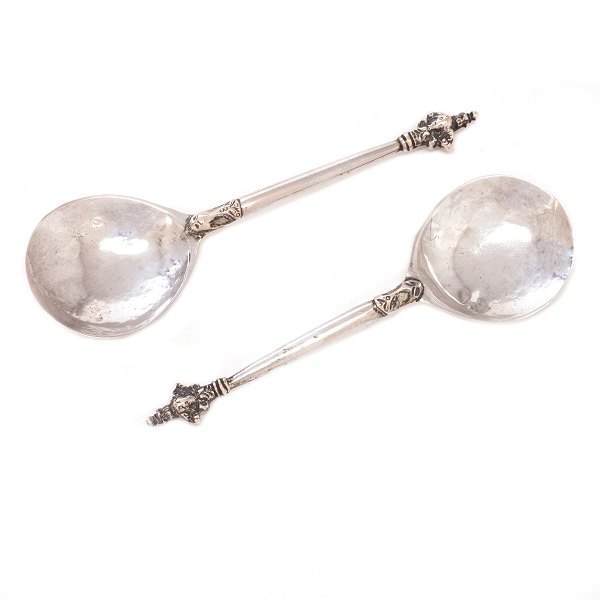 Ein Paar renaissance Löffel aus Silber. L: 16cm
