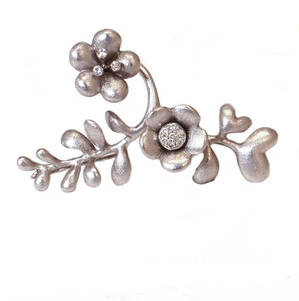 Ole Lynggaard Copenhagen 18kt Weissgold Schliesse mit Brillanten. Masse: 48x32mm